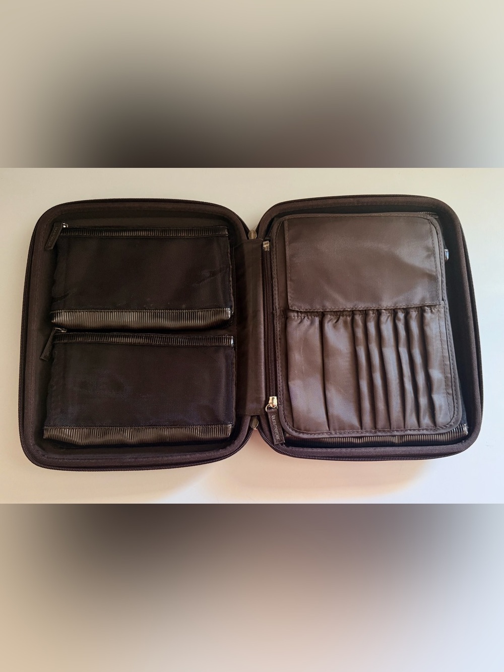 Laura Mercier Artist Portfolio Clam Shell Hard Make Up Cosmetic Case.